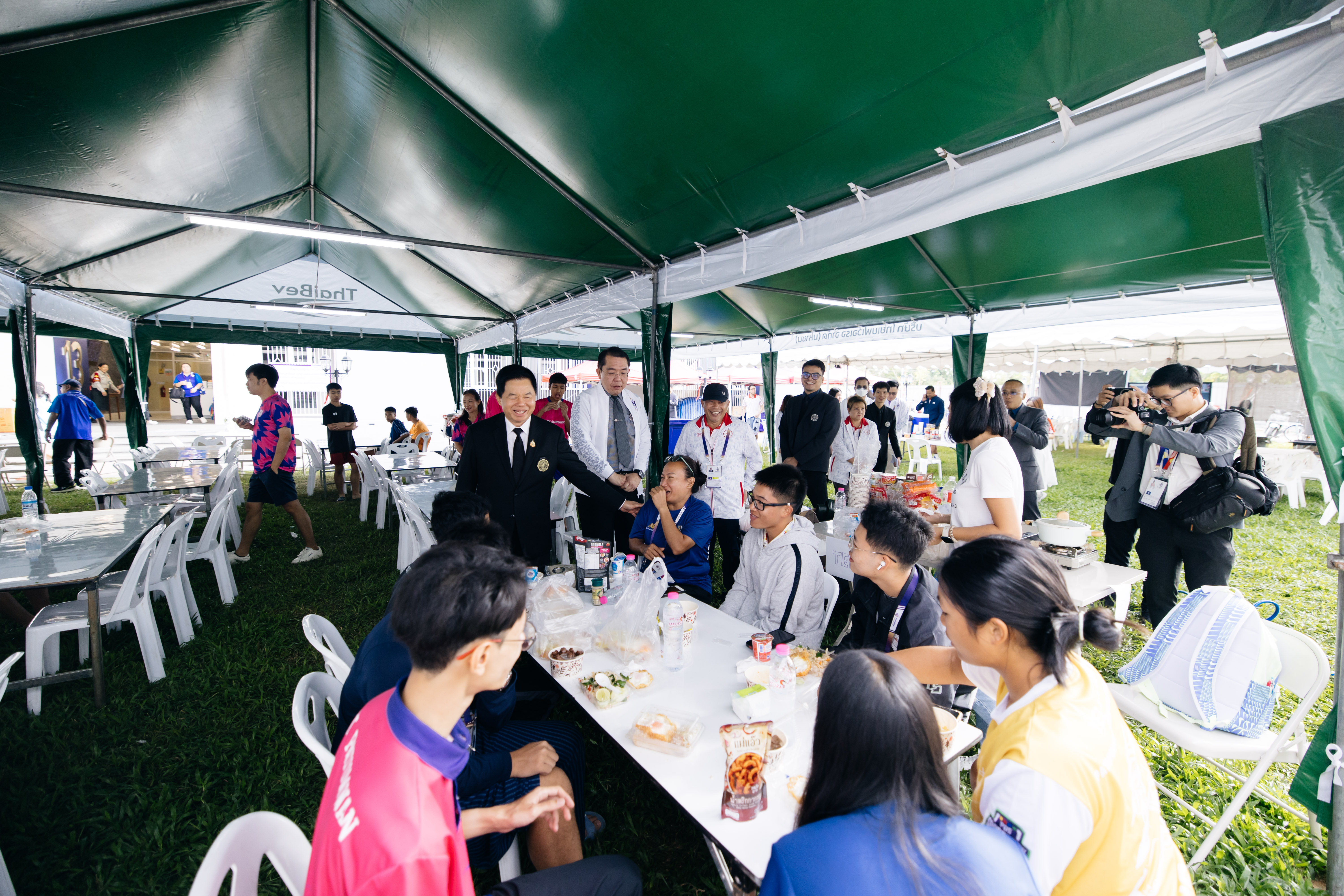 2025-12-18 อธิการบดีลงพื้นที่ดูความเรียบร้อย กีฬาสาธิต