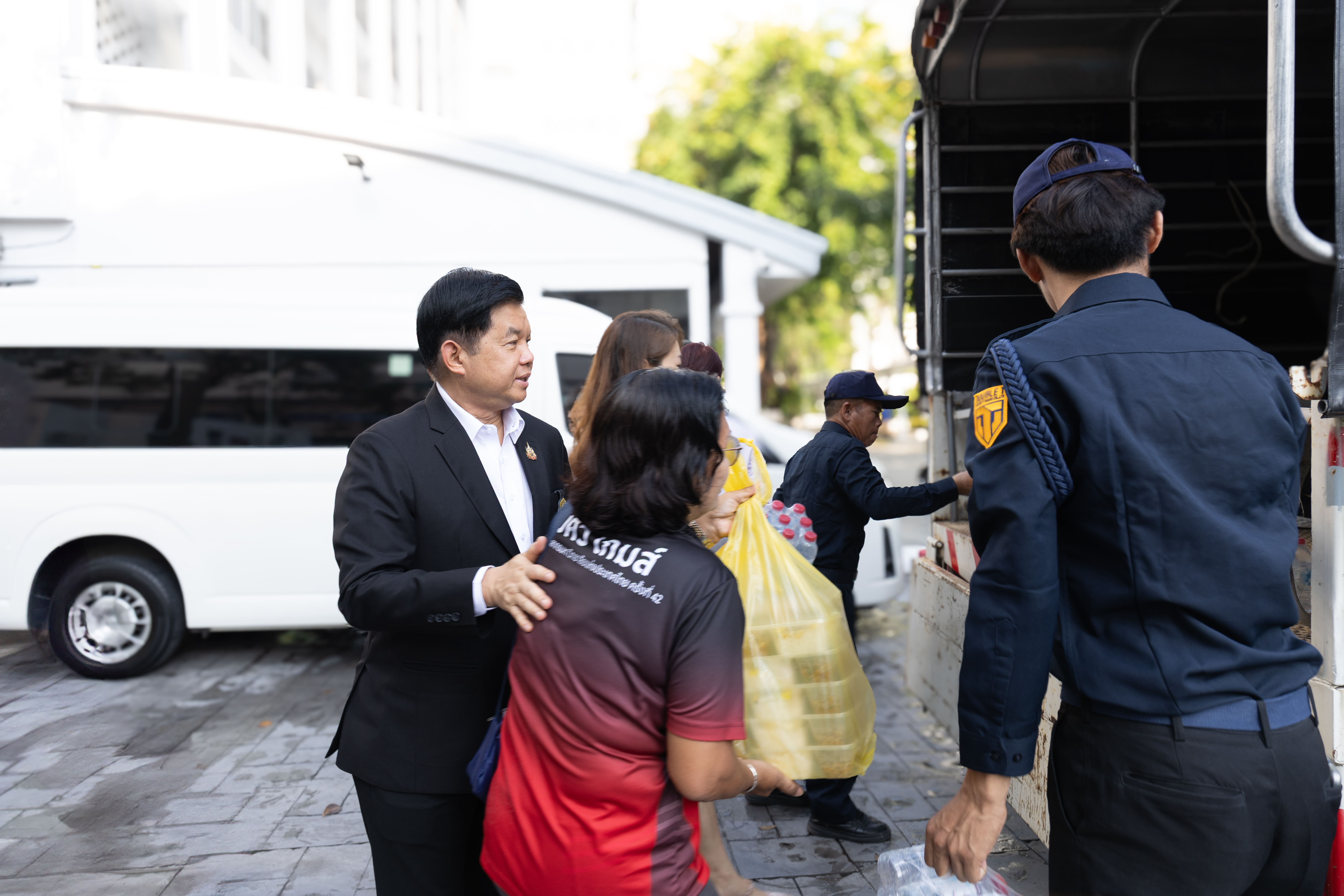 2026-10-02 บริจาคช่วยเหลือน้ำท่วม (อาหารและเครื่องดื่ม)