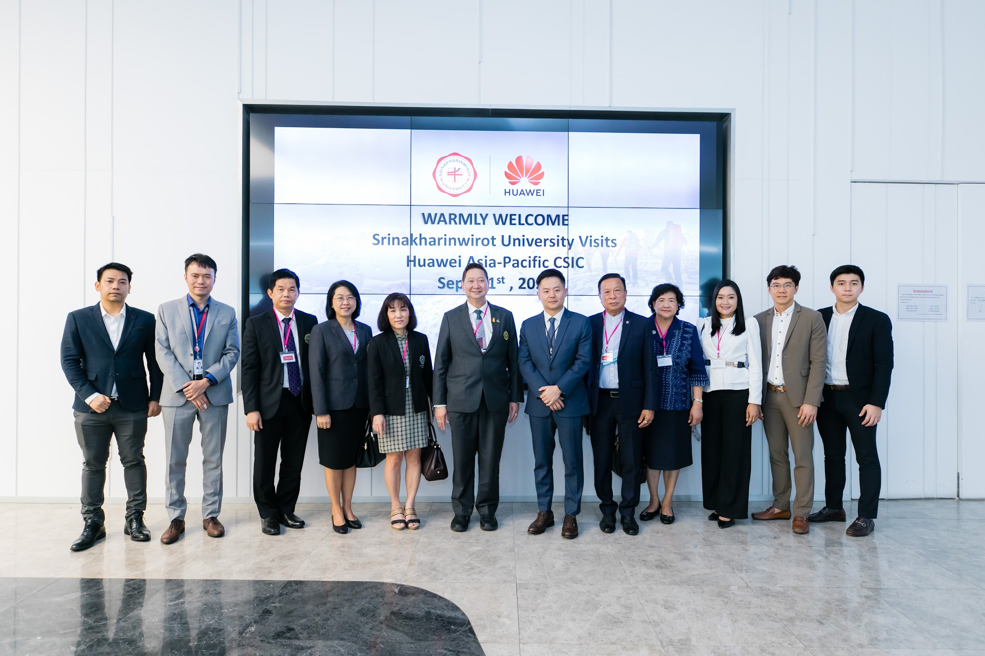 คณะผู้บริหาร มศว เยี่ยมชมศูนย์นวัตกรรมการเรียนรู้ Huawei Asia Pacific CSIC  โดยบริษัท หัวเว่ย เทคโนโลยี่ ประเทศไทย